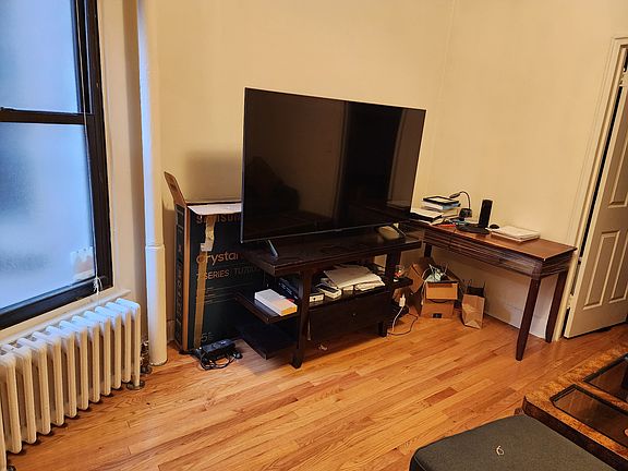 5th image of 212 E 84th St APT 4A
