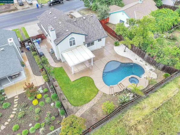 196 Bittercreek Dr, Folsom, CA 95630