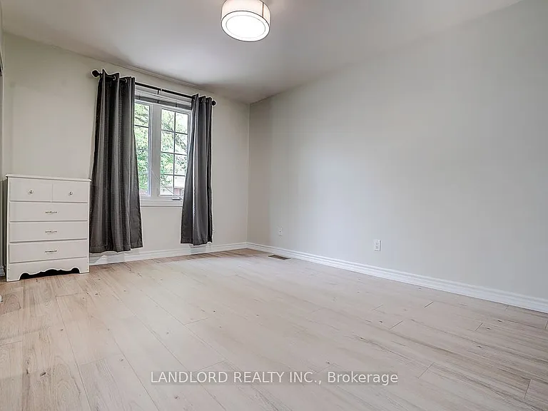 2294 Wyandotte Dr — Photo 23
