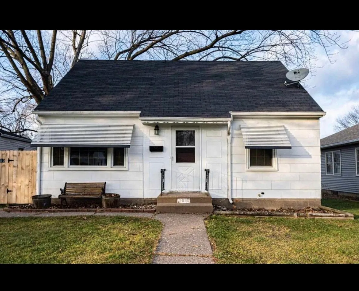 3 bed, 1052 sqft, $1,500 — Photo 1