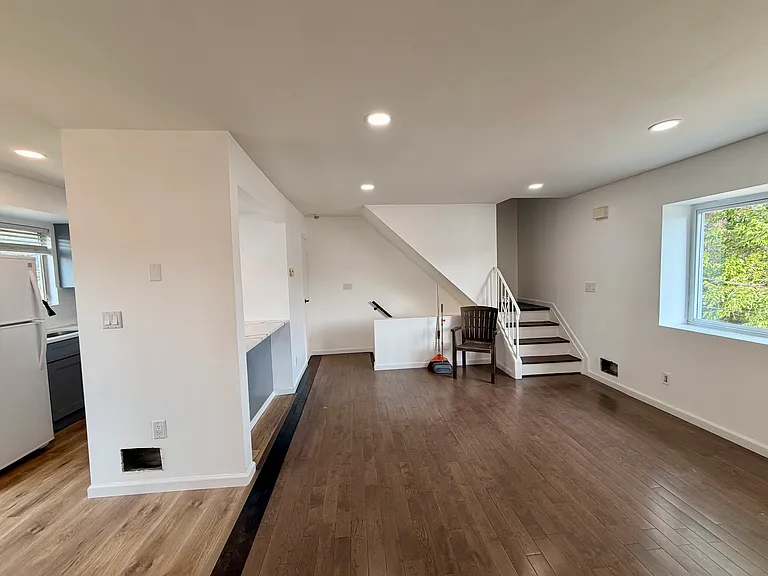 43 Caswell Ave — Photo 4