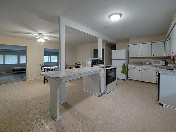 5th image of 510 N Castlehills Dr