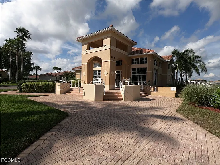 11081 Lakeland Cir — Photo 24