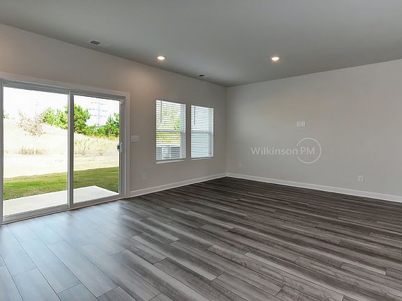 4th image of 4050 County Down Ave