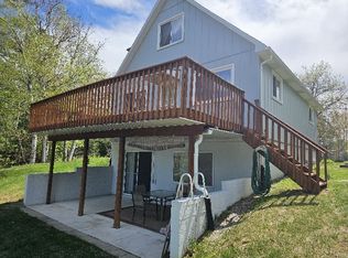 555 Lakeview Dr, Gladwin, MI 48624