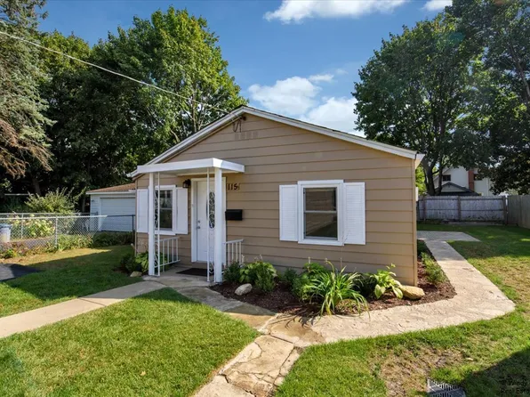 115 Grant St, Barrington, IL 60010