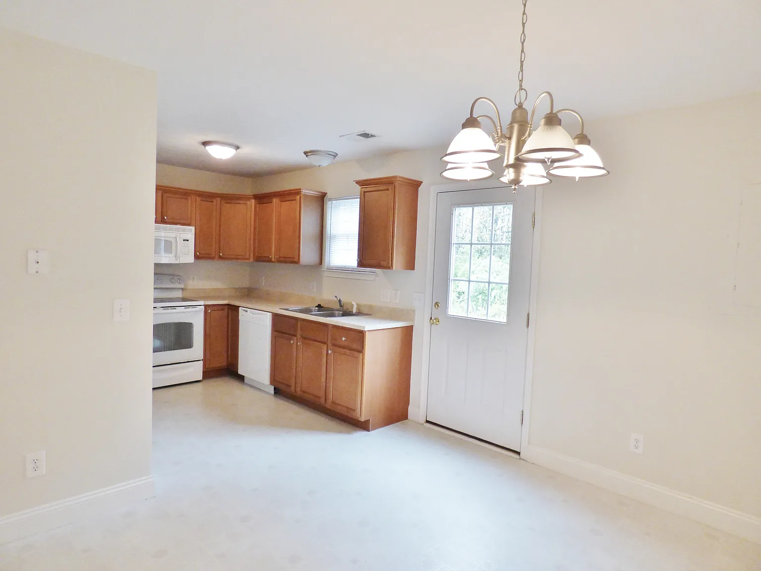 2 bed, 2.5 bath, 1120 sqft, $1,395 — Photo 3