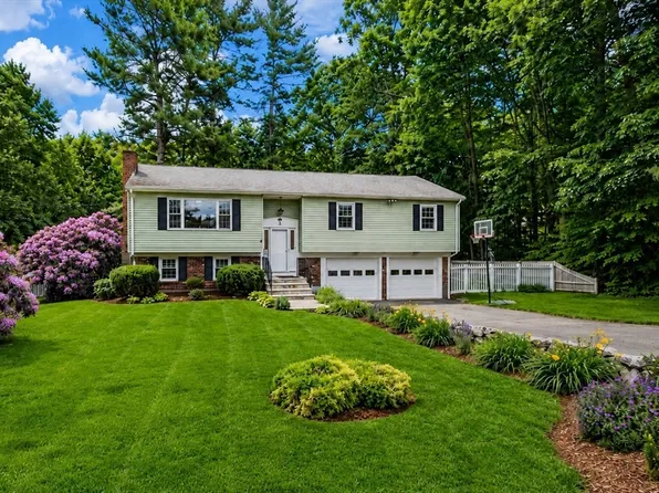 9 Lakeshore Dr, Norfolk, MA 02056
