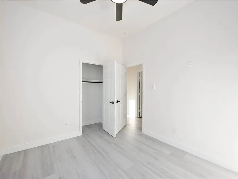 5862 Southington St — Photo 13