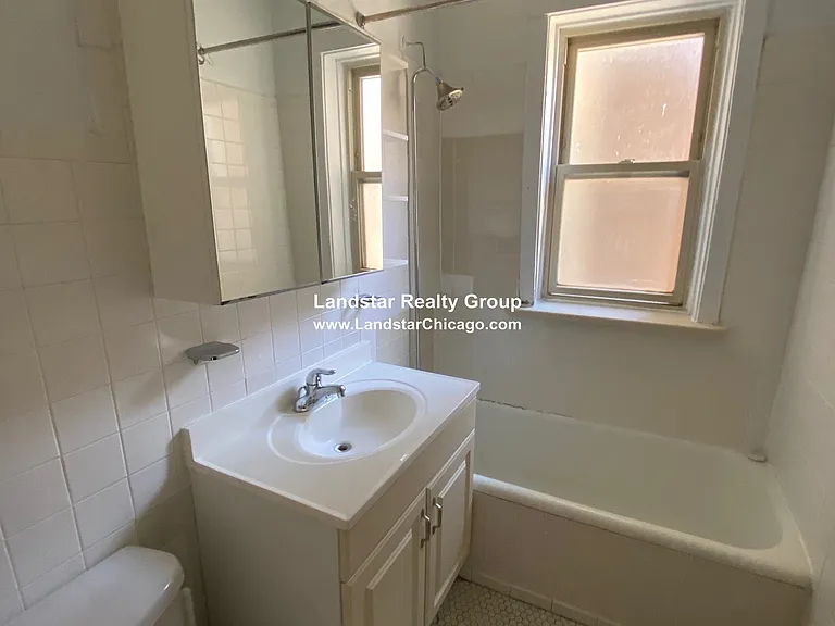 1967 W Foster Ave #3 — Photo 8