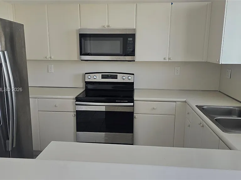 2755 SE 15th Rd #101 — Photo 9