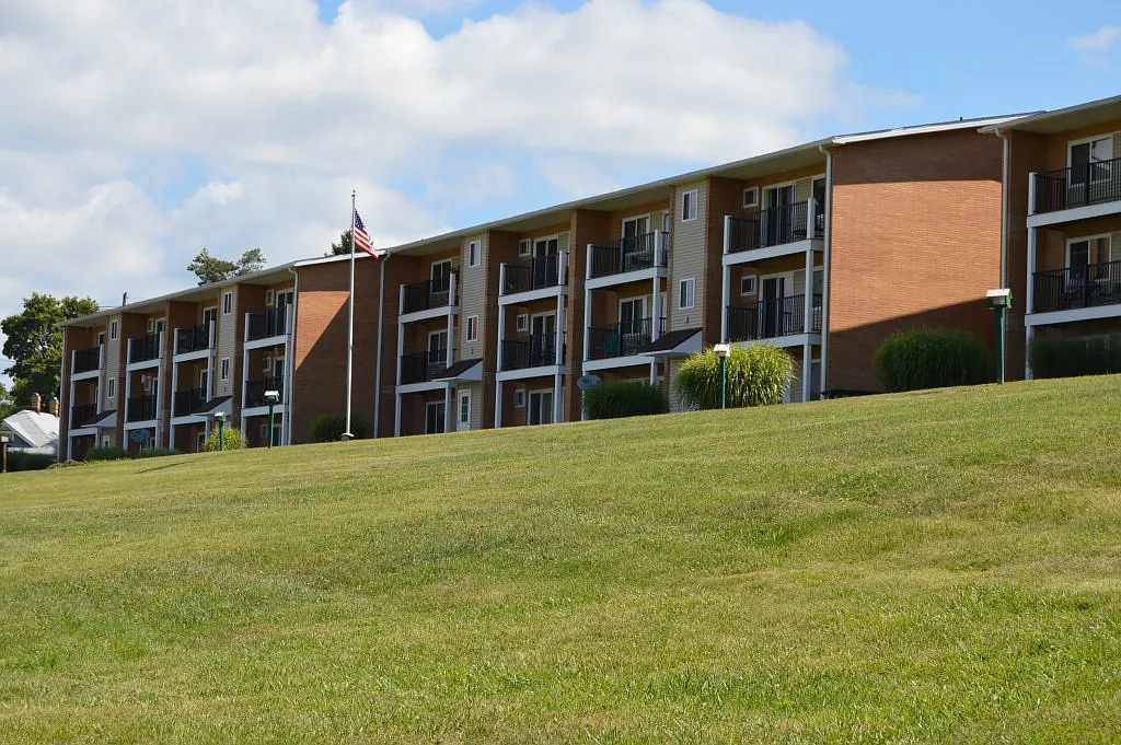 Crestview — Photo 2