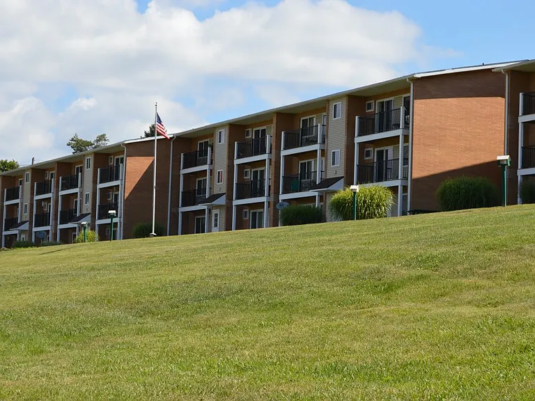 Crestview — Photo 2