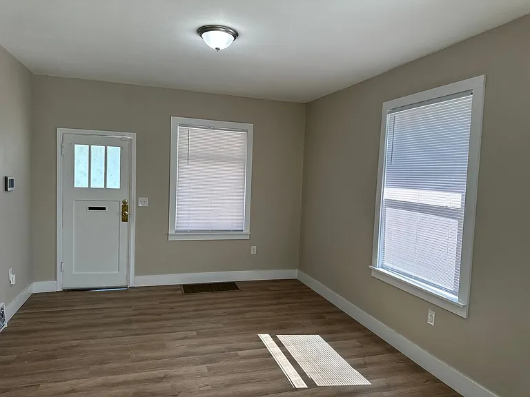 423 W Kiowa St — Photo 3