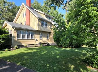 271 Queens Ct, Teaneck, NJ 07666