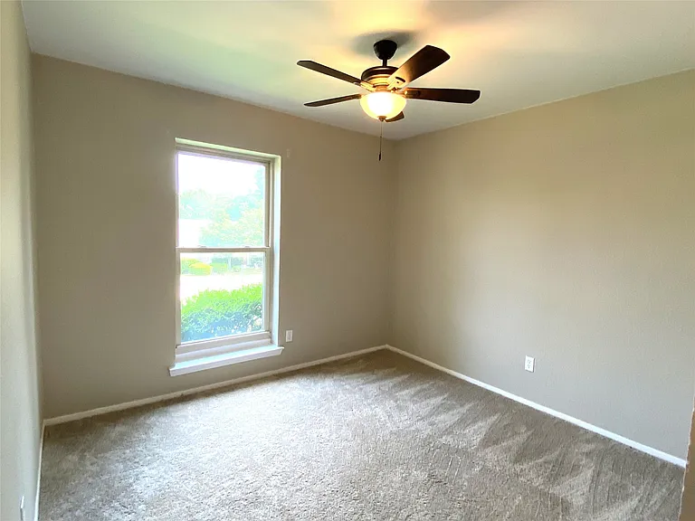 2704 Winding Creek Dr — Photo 16