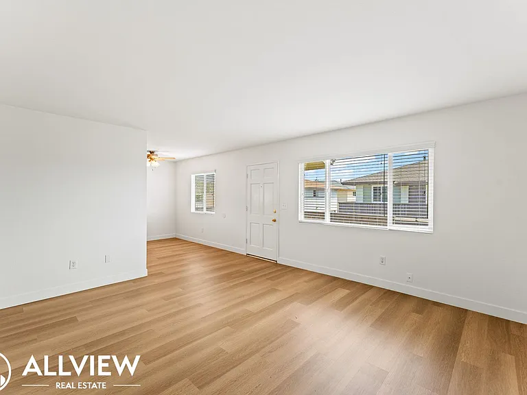 16682 Bartlett Ln — Photo 3