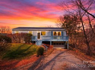 31 Stanley St, Candler, NC 28715