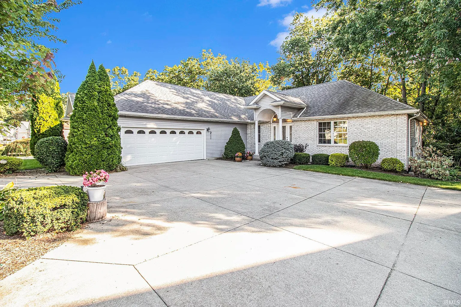 55384 Falling Water Dr photo 1