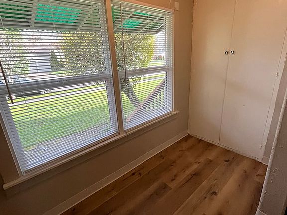 4th image of 250 SE Lincoln St APT 1