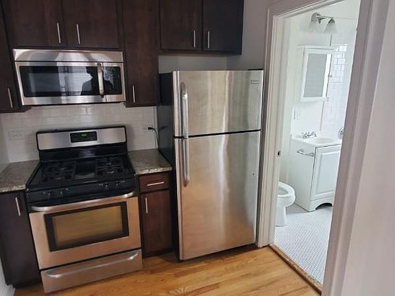 2nd image of 2949 W Fullerton Ave APT 1E