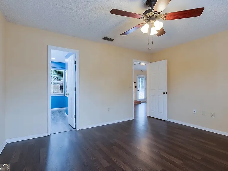 8 Cameron Ct W — Photo 13