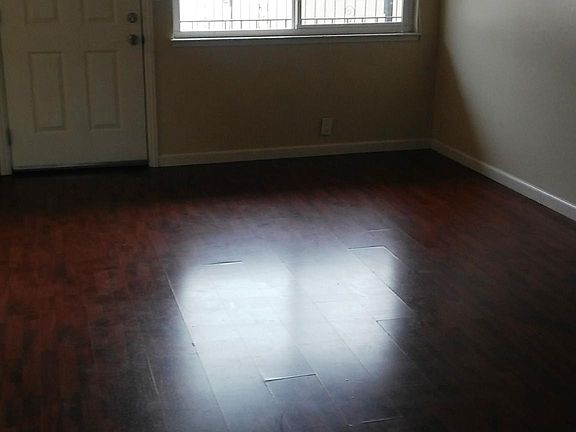 3rd image of 2752 Kollmar Dr APT 32