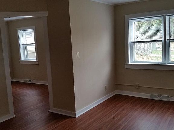 Unit 1- LR, view into BR