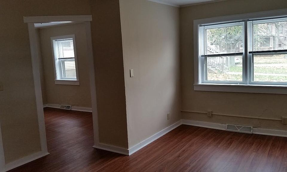 Unit 1- LR, view into BR