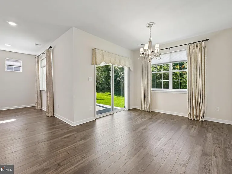 235 Congressional Ct — Photo 13