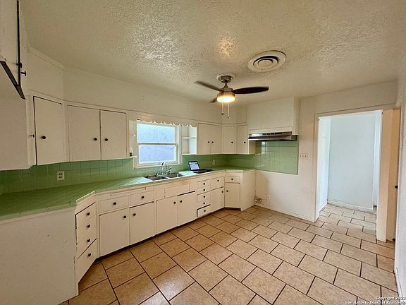 5th image of 532 E OPPENHEIMER ST