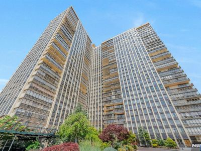 300 Winston Dr APT 2105, Cliffside Park, NJ, 07010