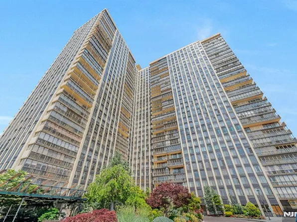 300 Winston Dr APT 2105, Cliffside Park, NJ 07010