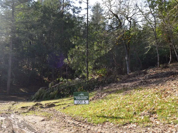 5 Sylvan Dr, Grants Pass, OR 97527