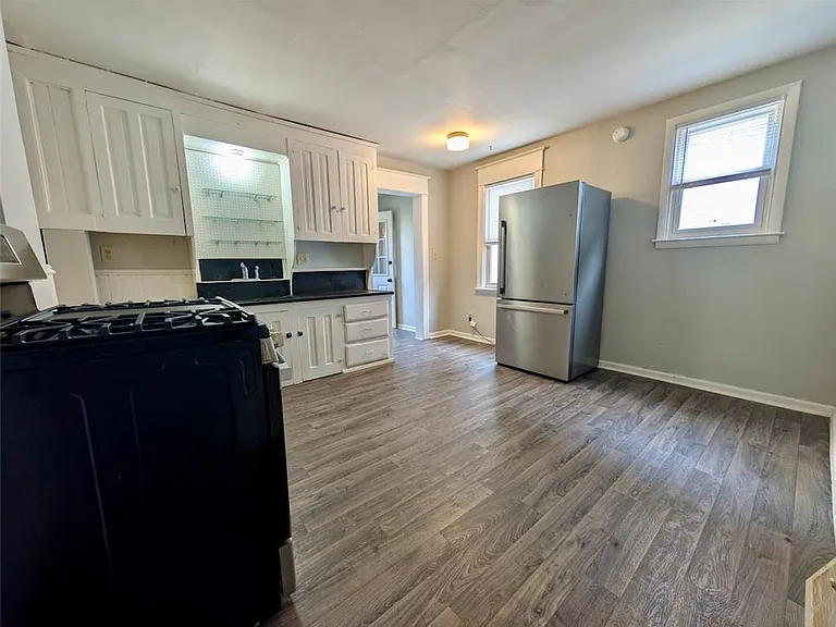 1083 Main St #1 — Photo 9
