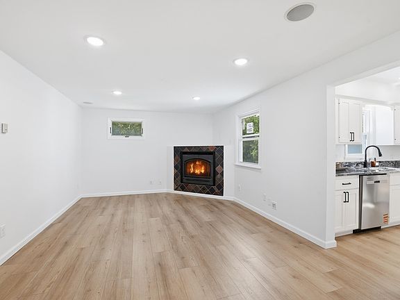 4th image of 7438 Clinton Ave S