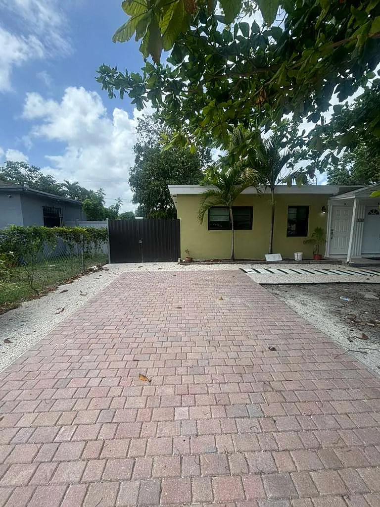 1 bed, 1.0 bath, 800 sqft, $2,000 — Photo 2