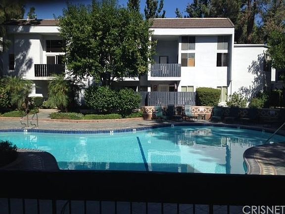 3rd image of 18645 Hatteras St Unit 407