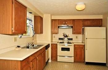 4th image of 2086 Stratford Ct