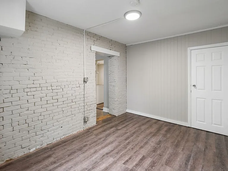 12 Elm St — Photo 10