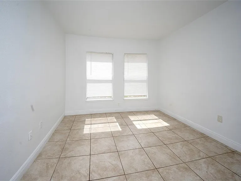 2814 Club Cortile Cir #A — Photo 7