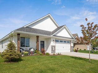 31633 Newport Curv, Lindstrom, MN 55045