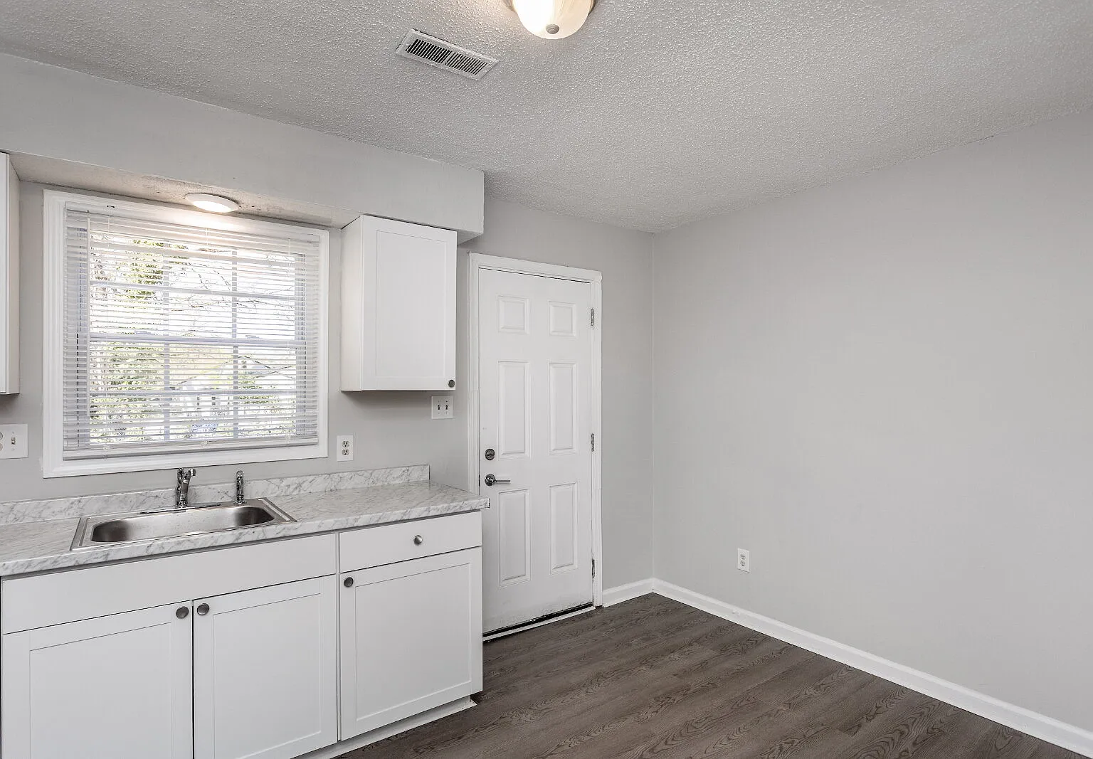 2 bed, 1.0 bath, $1,195 — Photo 4