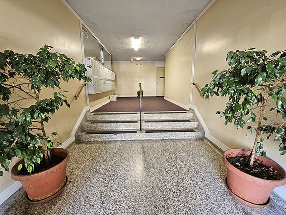 3rd image of 533 S Harvard Blvd APT 106