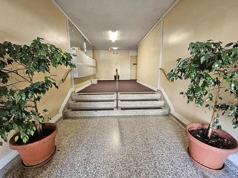 HARVARD APARTMENTS — Photo 3