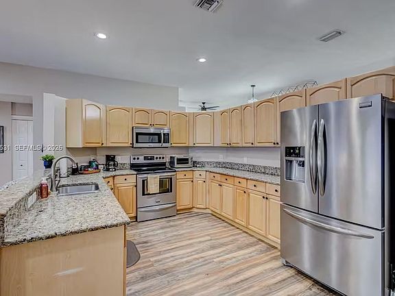 4th image of 1797 Hollyhock Rd