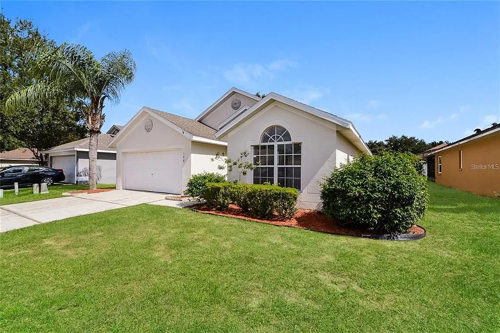 4 bed, 2.0 bath, 1661 sqft, $2,495 — Photo 2