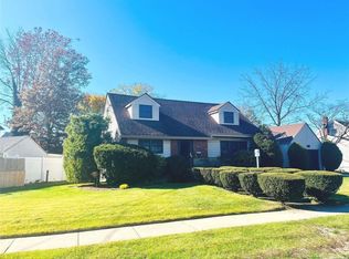 290 N Cottage St, Valley Stream, NY 11580