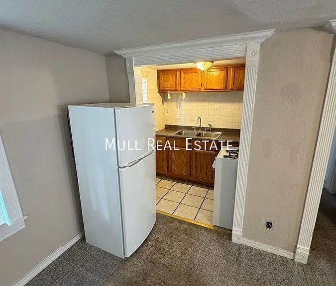 6908 1/2 NW 42nd St #UPSTAIRS — Photo 3