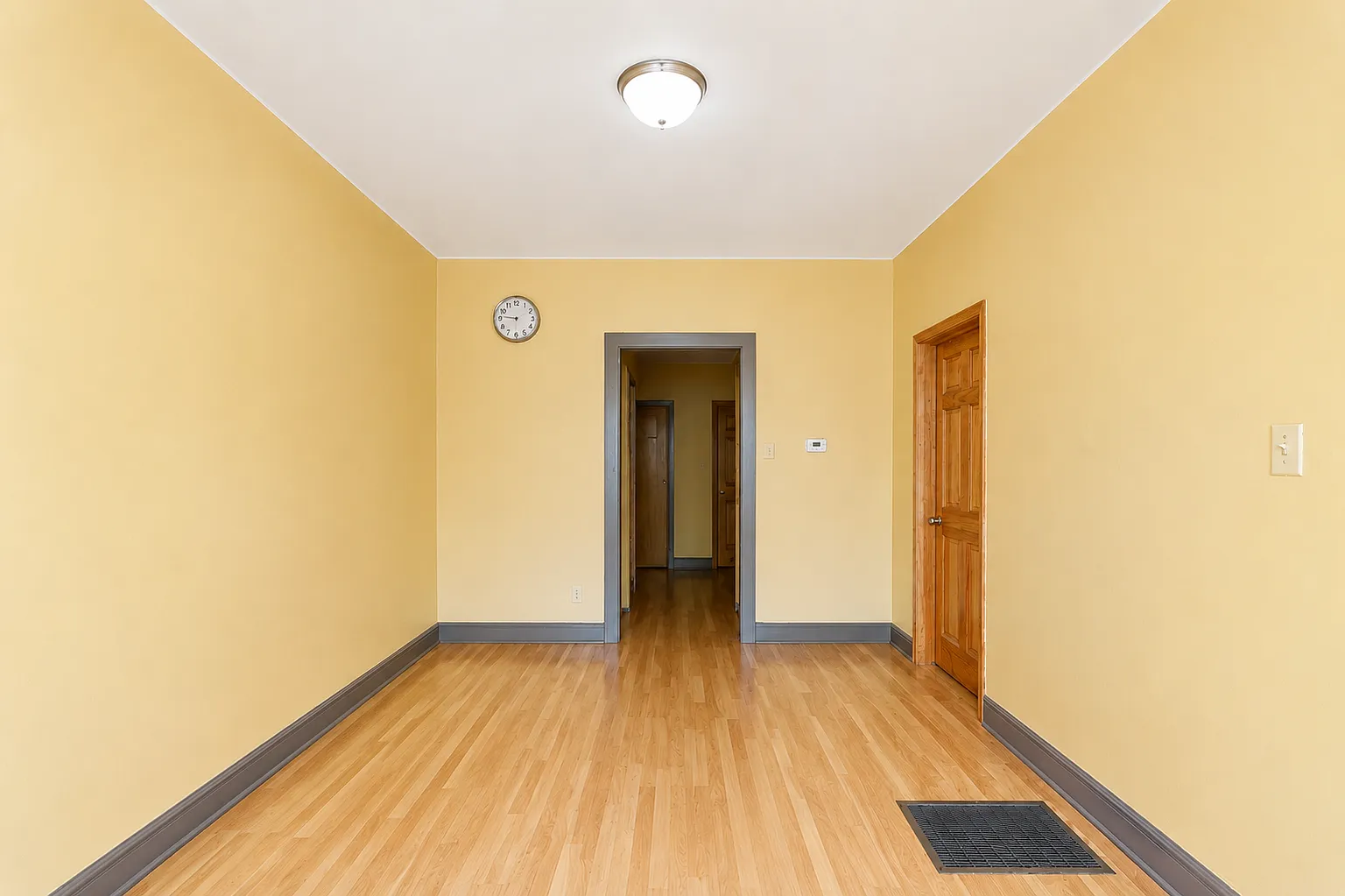 2 bed, 650 sqft, $1,300 — Photo 2